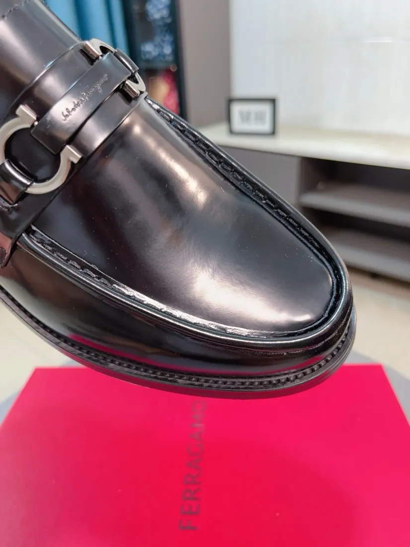 Men's shoes 💰560🌸🌸Water dyed cowhide 🆘[Salvatore Ferragamo] Ferragamo's latest casual business leather shoes for men! Available at counters simultaneously! The fabric is made of specially imported original suede calfskin, and the interior is made of imported water-dyed cowhide. It is absolutely luxurious and leads the fashion trend. Matching code: 38-44 45 customized